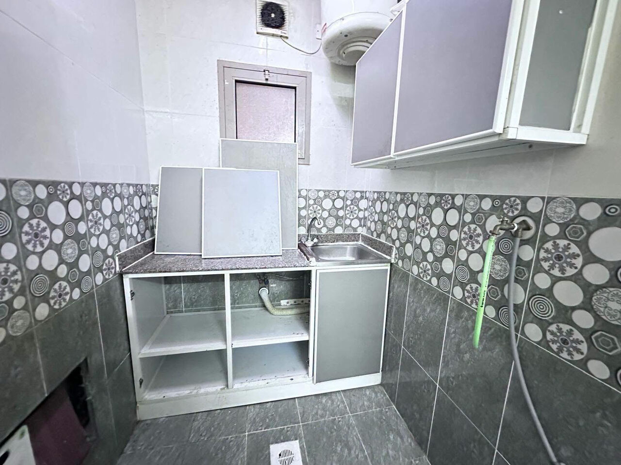 Manama, Apartments, Flats, Houses & Villas, BHD 150/month,  1 BR,  𝐆𝐮𝐝𝐚𝐢𝐛𝐢𝐲𝐚:- 𝐒𝐭𝐮𝐝𝐢𝐨 𝐒𝐞𝐦𝐢-𝐅𝐮𝐫𝐧𝐢𝐬