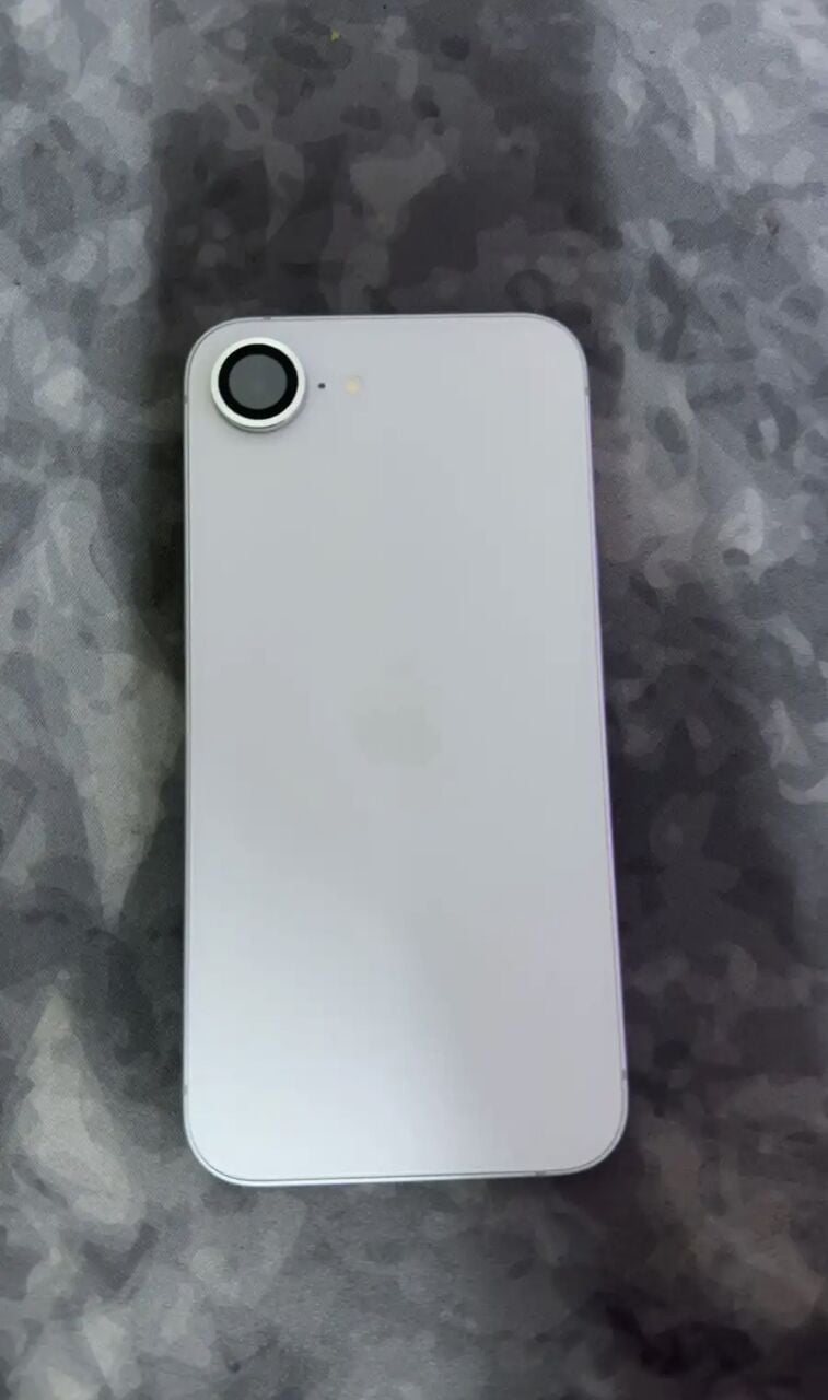 Riyadh, Mobile Phones, SAR 1550,  IPhone 16e White 100%
