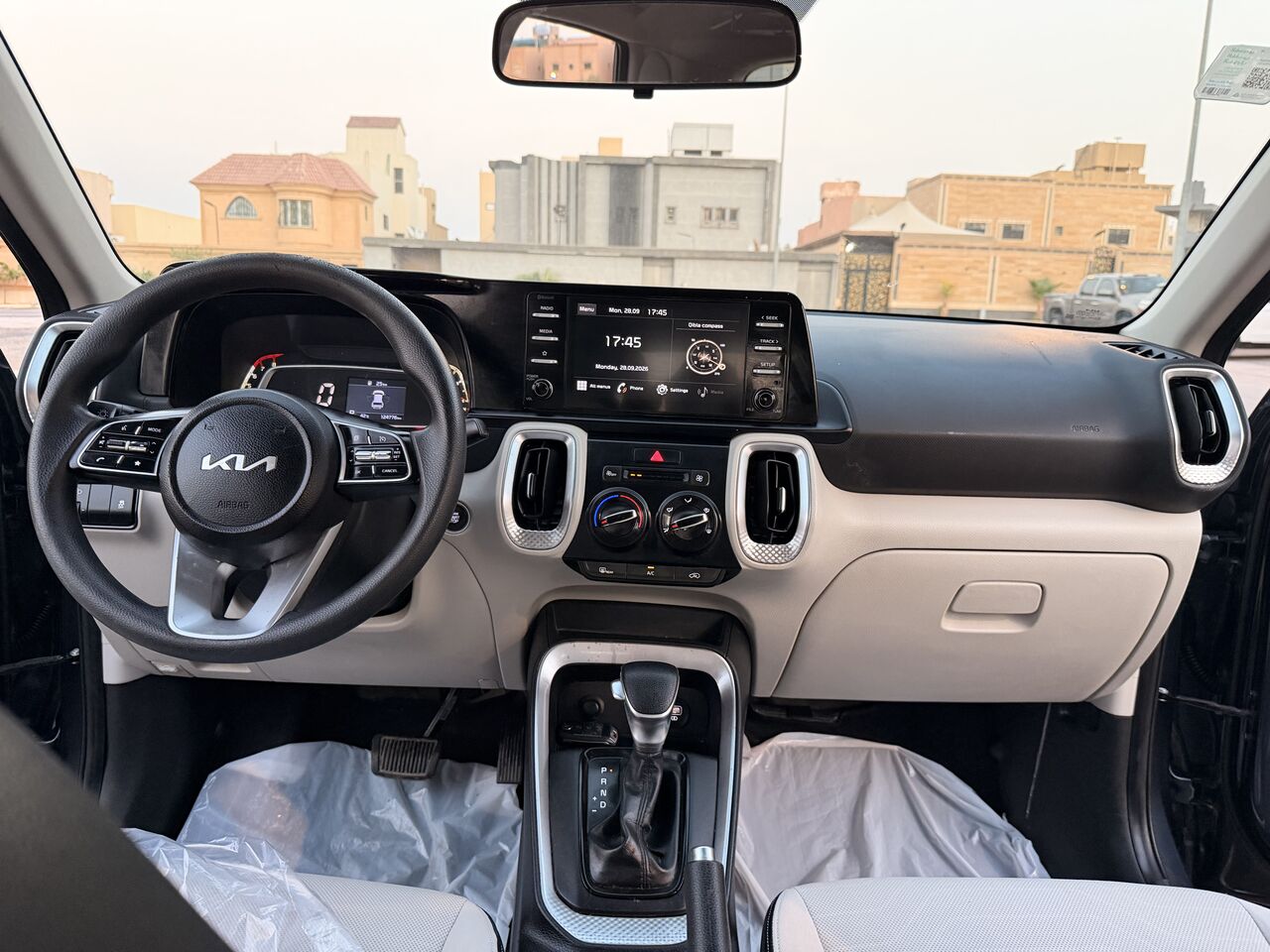 Riyadh, Vehicles, Cars & Trucks , SAR 42500,  Kia Sonet Half Option,  2022,  Automatic,  124000 KM,  Very Near And Clean Family Used