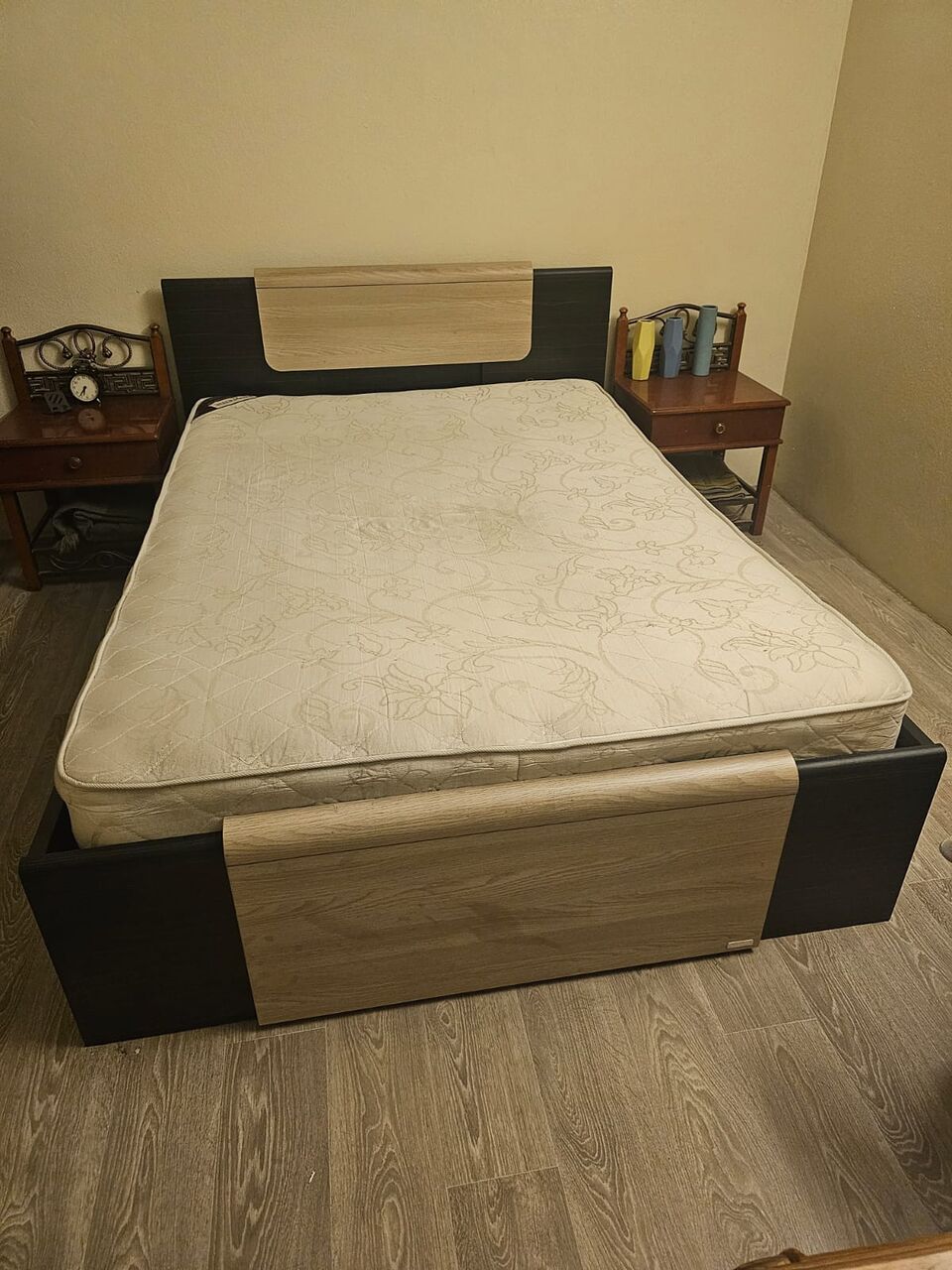 Al Malaz, Furniture, SAR 600,  Bed And Matters For Sale
