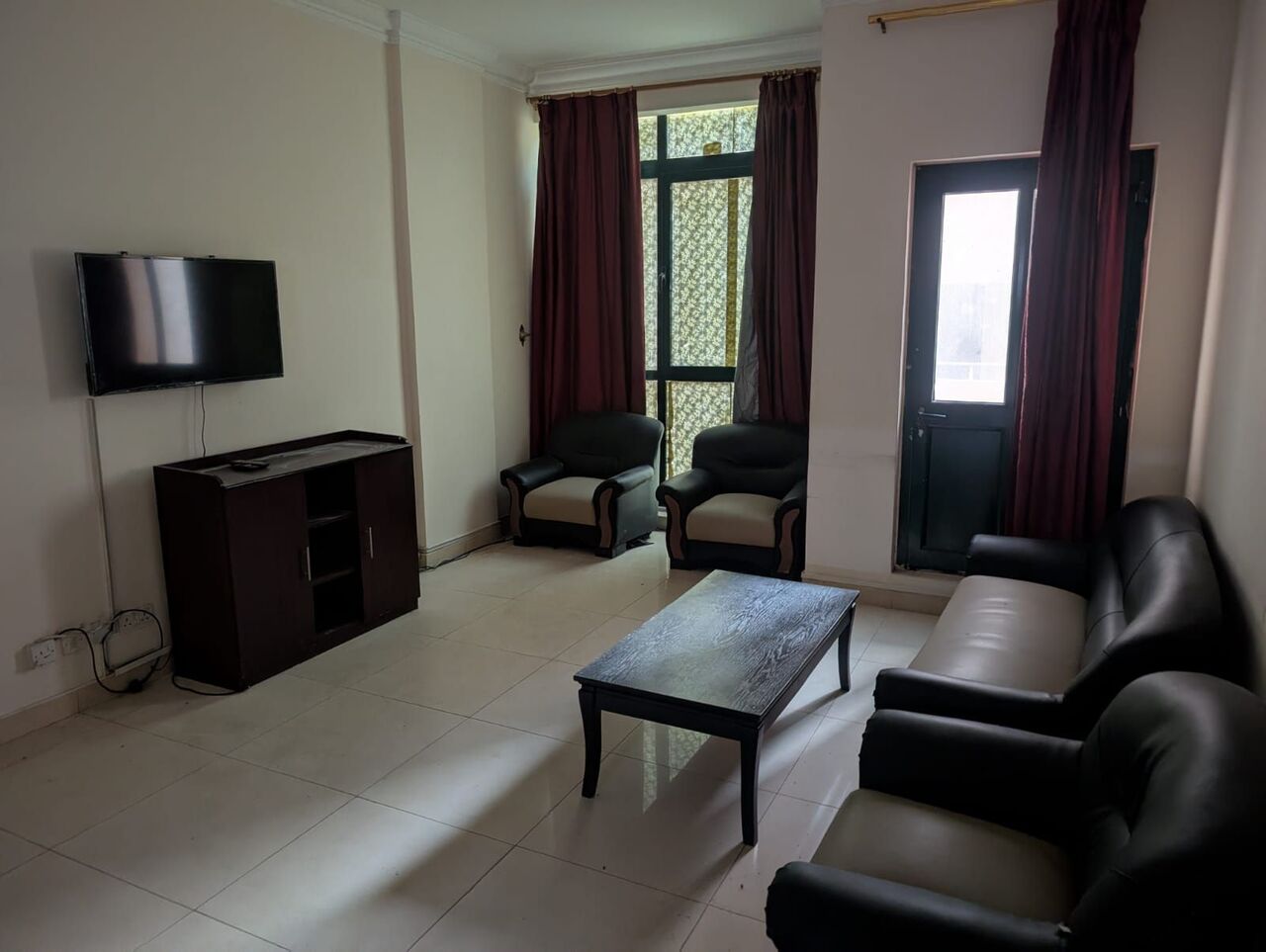 Manama, Apartments, Flats, Houses & Villas, BHD 220/month,  2 BR,  Exhibition Road:- 2BHK Semifurnished Flat On Rent