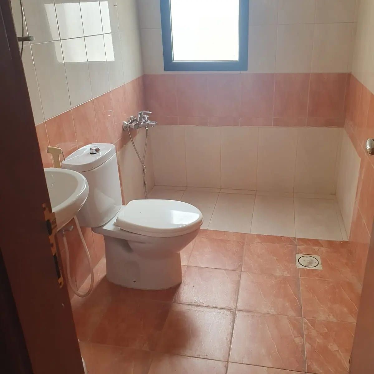 Manama, Apartments, Flats, Houses & Villas, BHD 220/month,  2 BR,  Exhibition Road:- 2BHK Semifurnished Flat On Rent