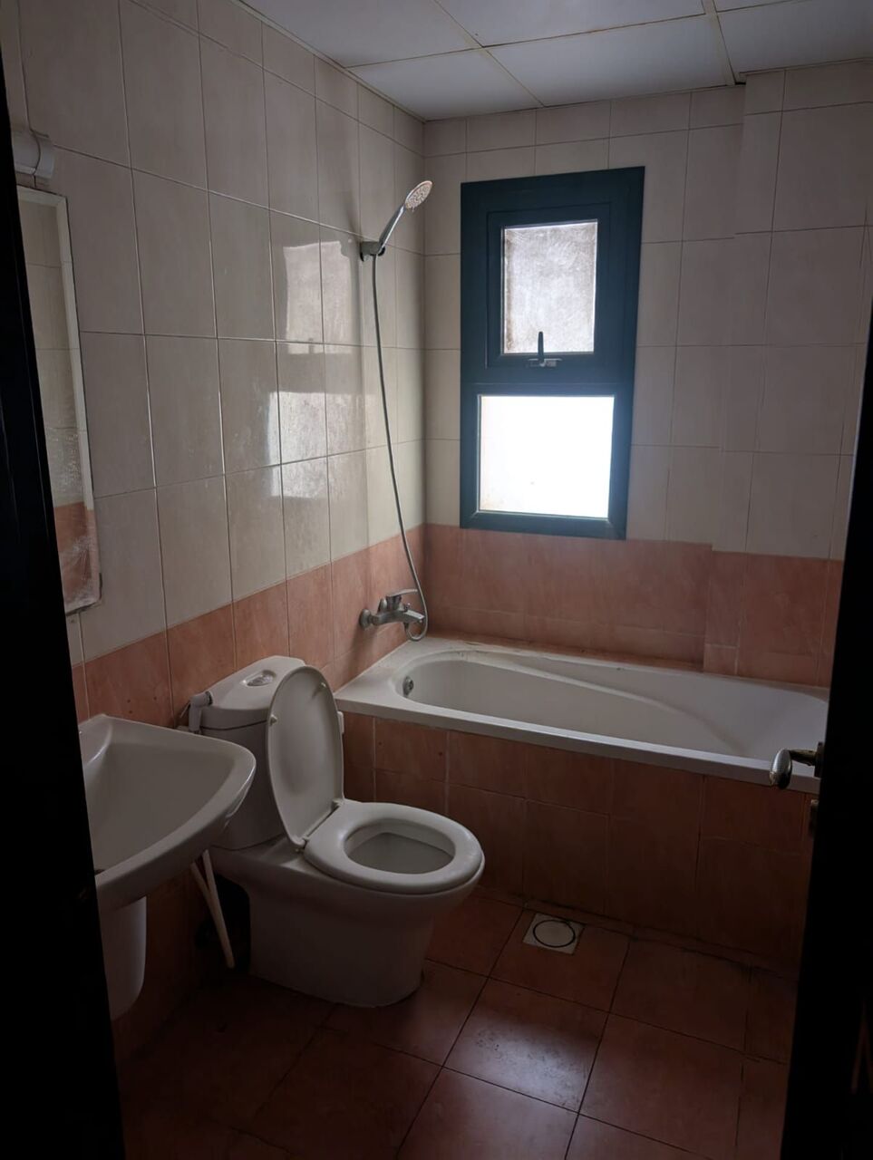 Manama, Apartments, Flats, Houses & Villas, BHD 220/month,  2 BR,  Exhibition Road:- 2BHK Semifurnished Flat On Rent