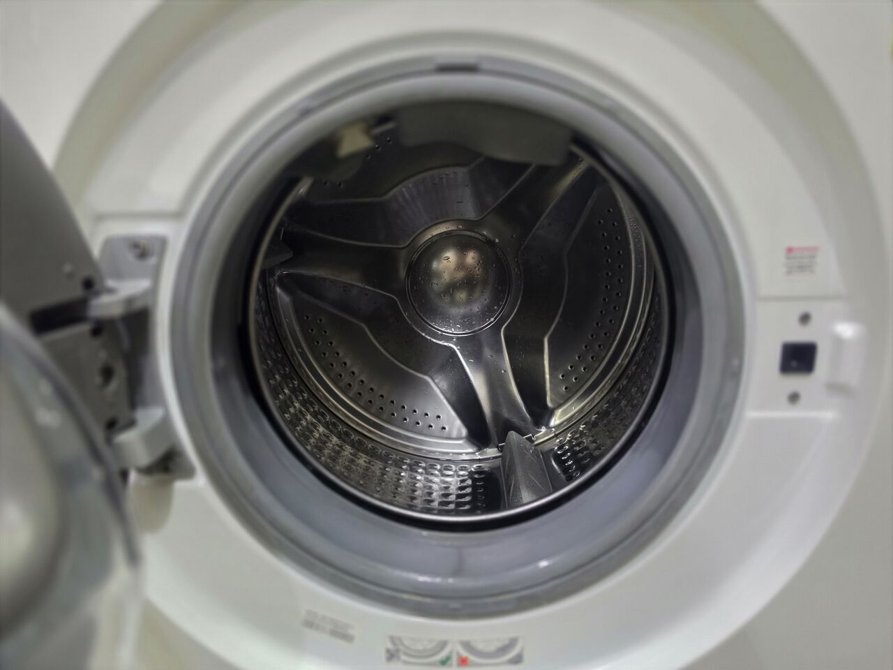 Al Malaz, Appliances, SAR 950,  Samsung 7.5KG Inverter Automatic Washing Machine  B