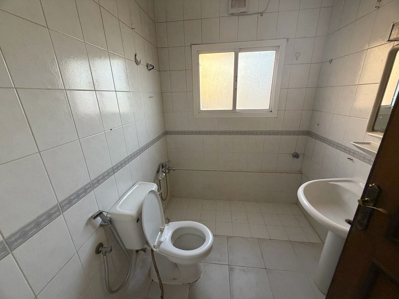 Hoora, Apartments, Flats, Houses & Villas, BHD 180/month,  2 BR,  2 Bedroom Flat For Rent Without Ewa