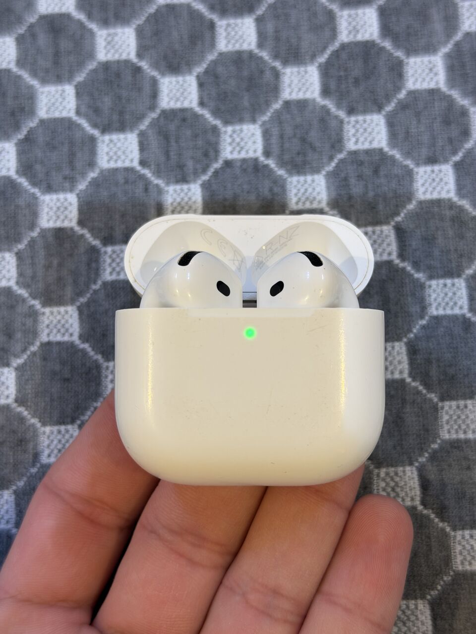 Al Rimal, Mobile Phones, SAR 350,  Apple Airpods 4
