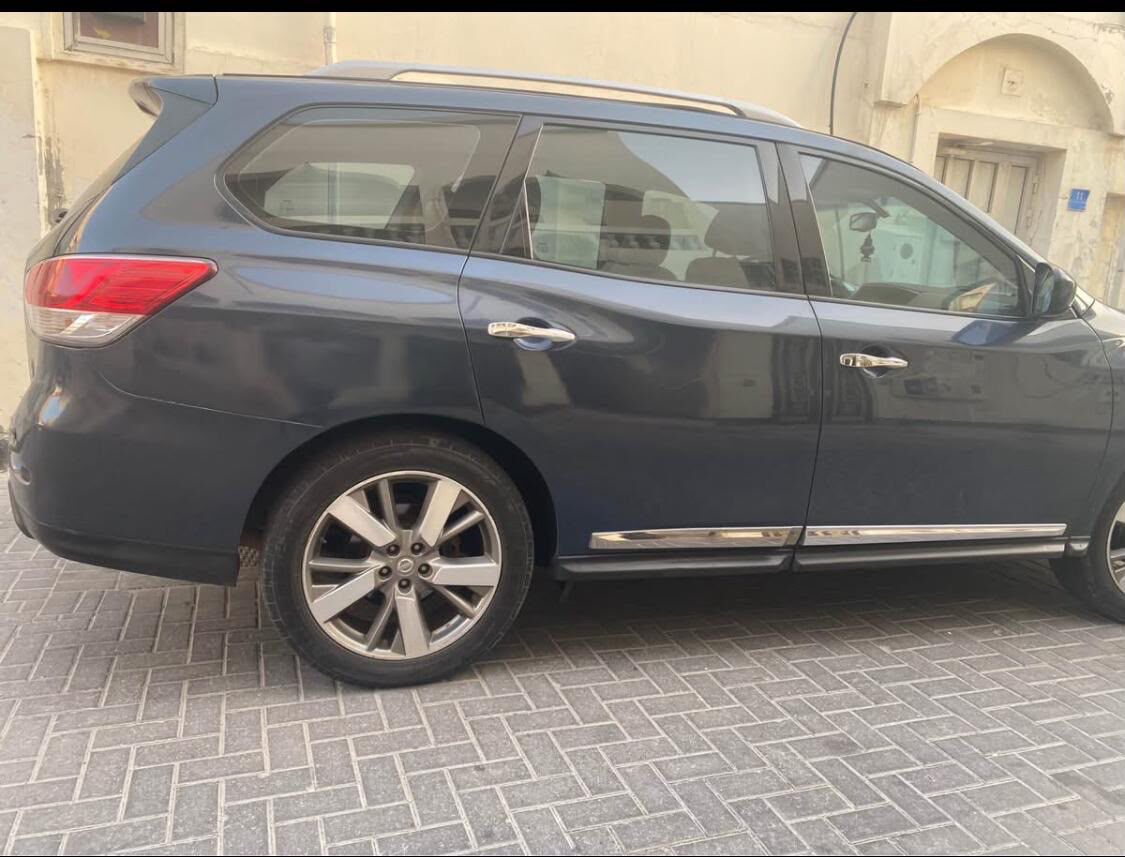 Manama, Vehicles, Cars & Trucks , BHD 2150,  Nissan Pathfinder,  2014,  Automatic,  155000 KM,
