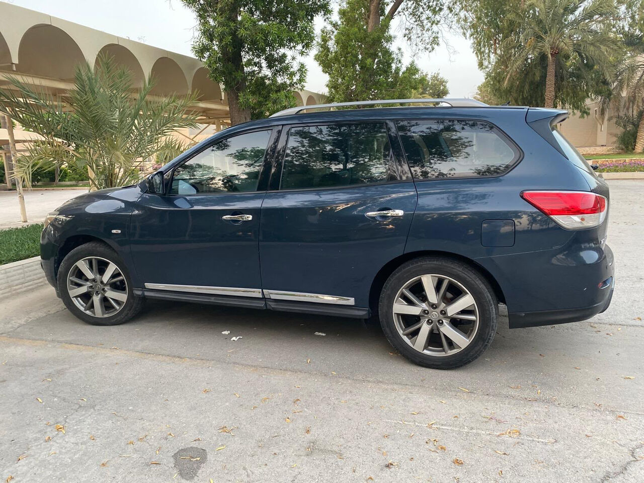 Manama, Vehicles, Cars & Trucks , BHD 2150,  Nissan Pathfinder,  2014,  Automatic,  155000 KM,  For Sale