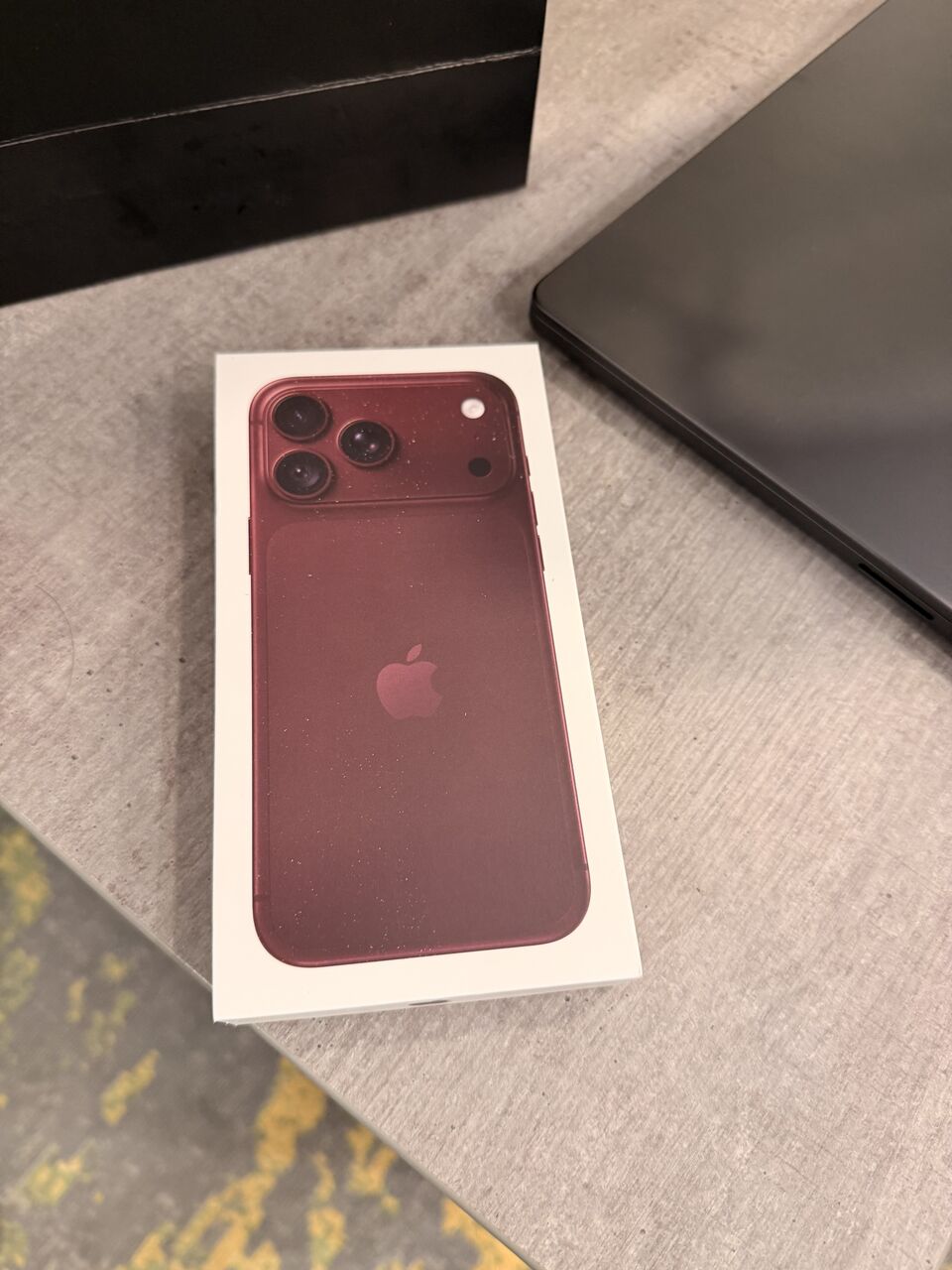 Budaiya, Mobile Phones, BHD 599,  IPhone 18 Burgundy 256GB Brand New Sealed