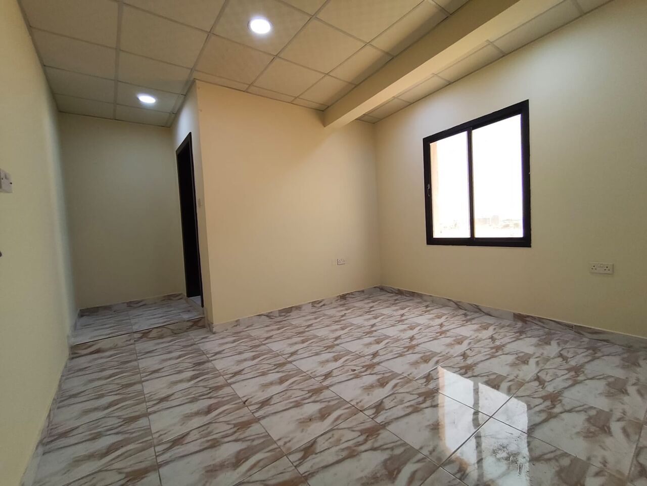 Busaiteen, Apartments, Flats, Houses & Villas, BHD 130/year,  1 BR,  Busaiteen:- Studio Flat On Rent With Unlimited Eea & Split Ac.