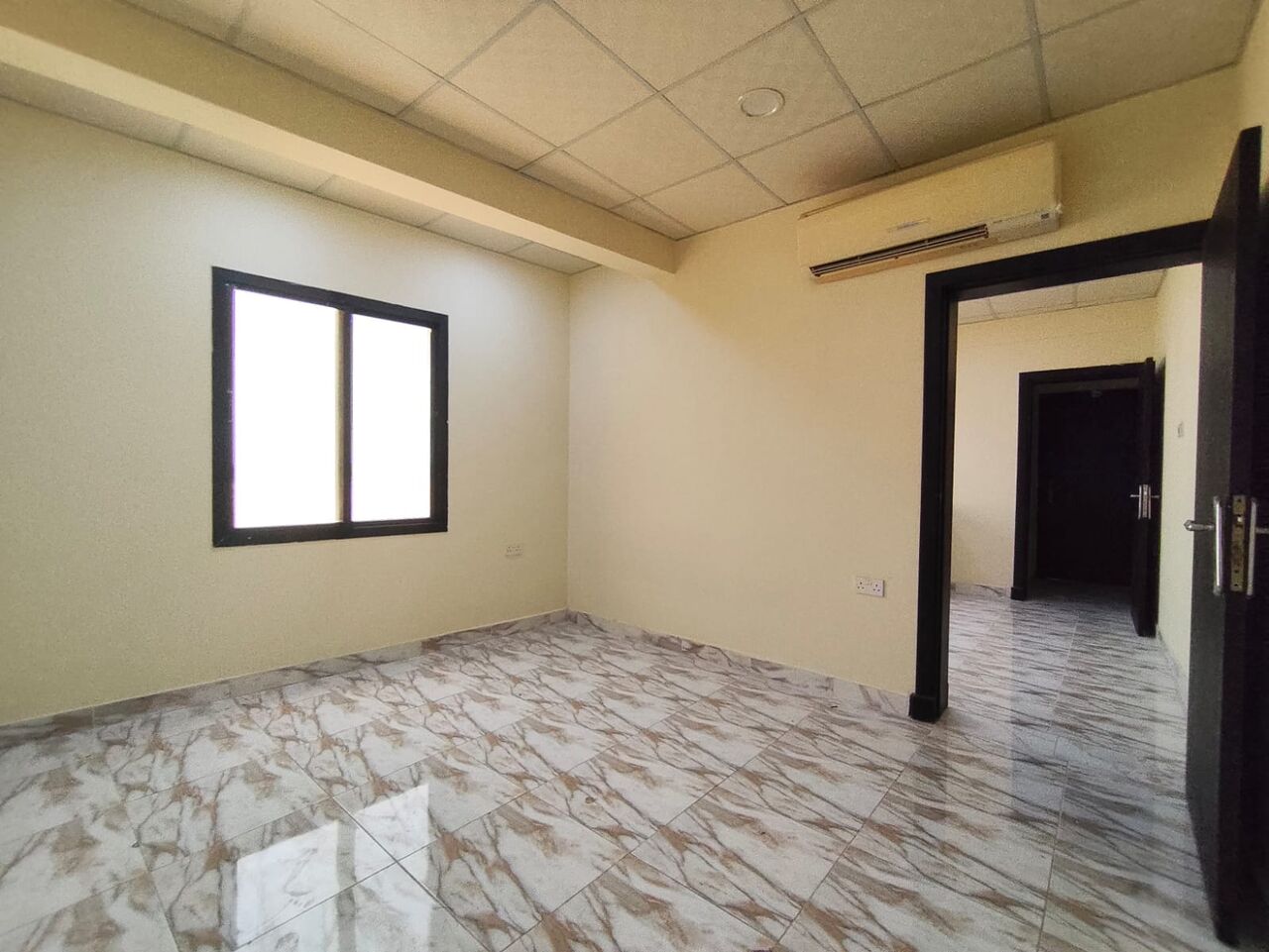 Busaiteen, Apartments, Flats, Houses & Villas, BHD 130/year,  1 BR,  Busaiteen:- Studio Flat On Rent With Unlimited Eea & Split Ac.