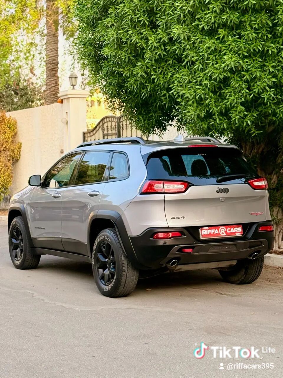 Manama, Vehicles, Cars & Trucks , BHD 3750,  Jeep Cherokee Trailhawk,  2015,  Automatic,  110000 KM,   4x4  MODEL