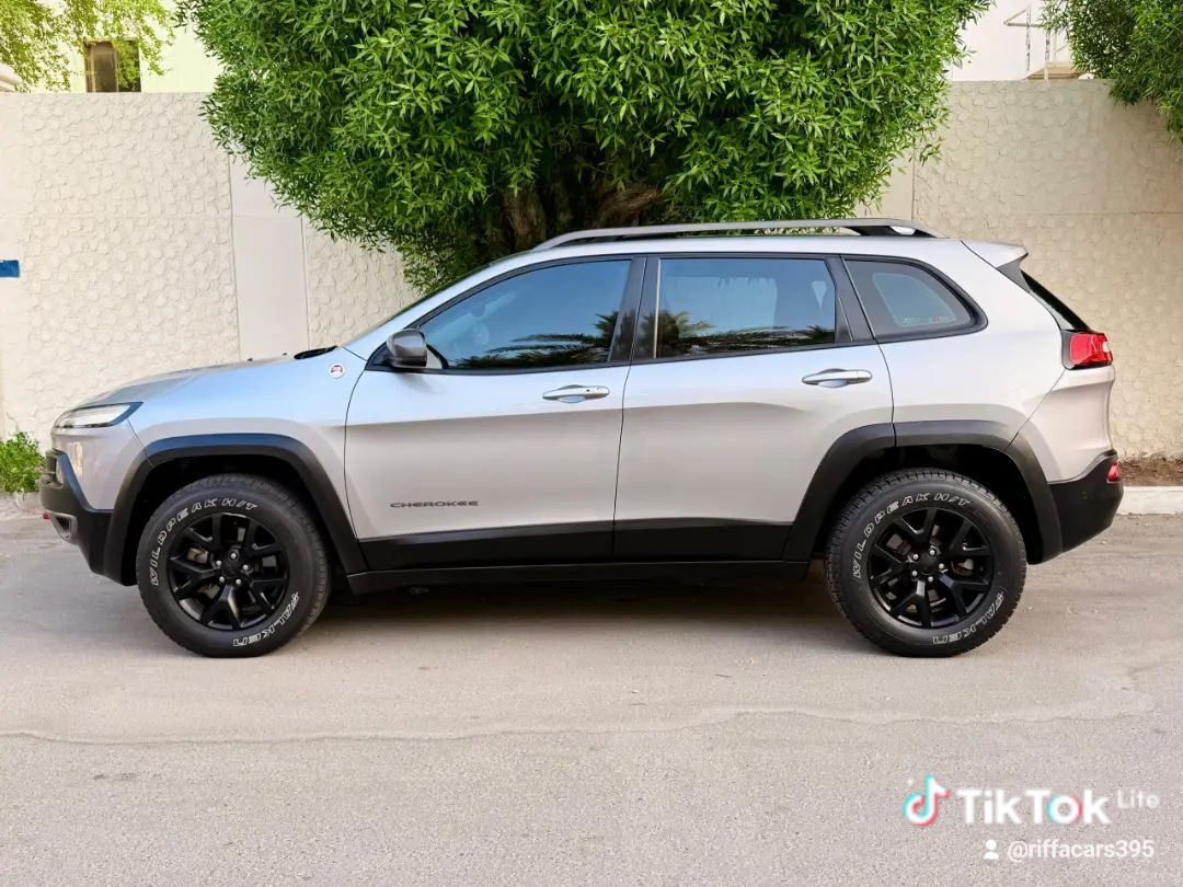 Manama, Vehicles, Cars & Trucks , BHD 3750,  Jeep Cherokee Trailhawk,  2015,  Automatic,  110000 KM,   4x4  MODEL