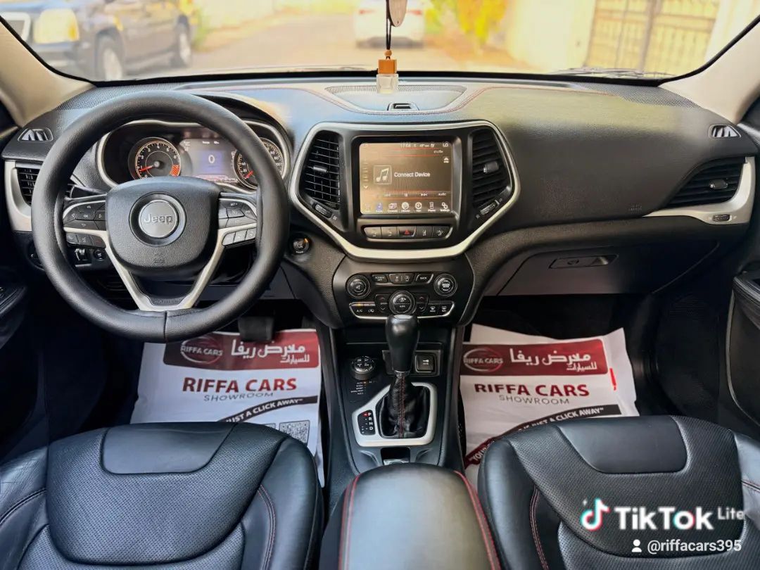 Manama, Vehicles, Cars & Trucks , BHD 3750,  Jeep Cherokee Trailhawk,  2015,  Automatic,  110000 KM,   4x4  MODEL