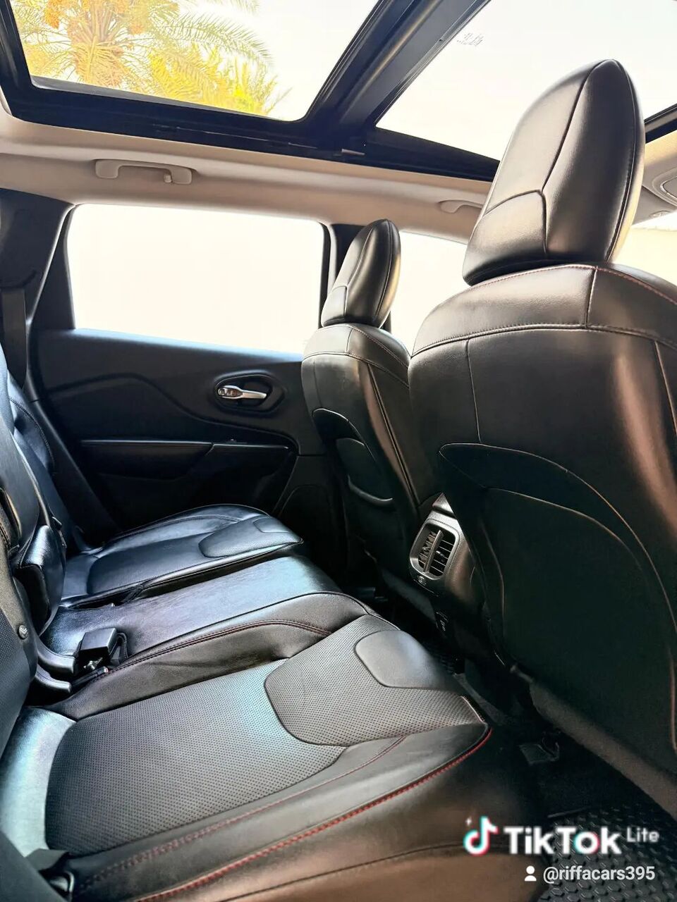 Manama, Vehicles, Cars & Trucks , BHD 3750,  Jeep Cherokee Trailhawk,  2015,  Automatic,  110000 KM,   4x4  MODEL