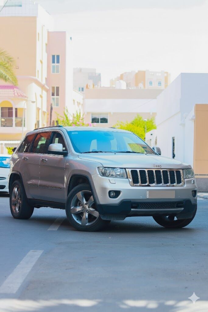 Manama, Vehicles, Cars & Trucks , BHD 2100,  Jeep Grand Cherokee Limited,  2013,  Automatic,  125000 KM,   Second Owner