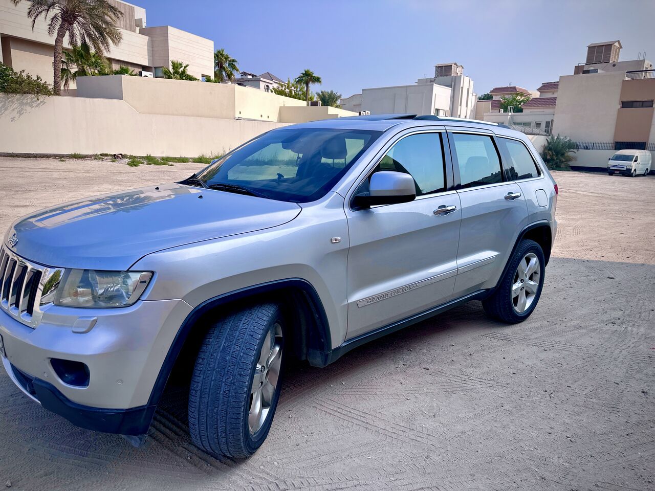 Manama, Vehicles, Cars & Trucks , BHD 2100,  Jeep Grand Cherokee Limited,  2013,  Automatic,  125000 KM,   Second Owner