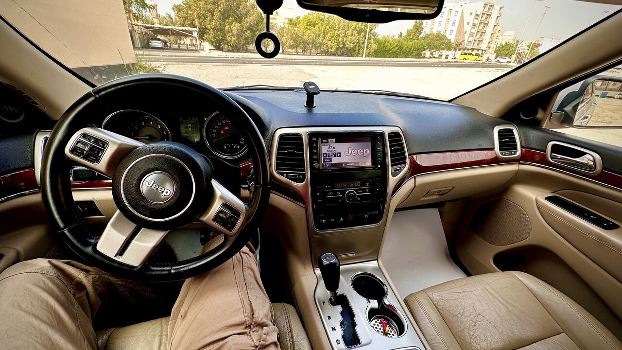 Manama, Vehicles, Cars & Trucks , BHD 2100,  Jeep Grand Cherokee Limited,  2013,  Automatic,  125000 KM,   Second Owner