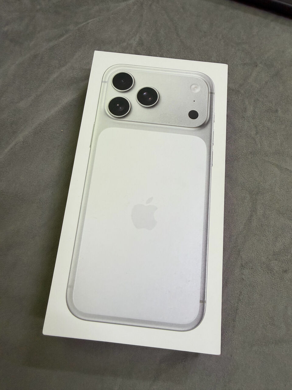 Riyadh, Mobile Phones, SAR 4799,  I Want To Sell 17 Pro Max 256-gb Silver 7-Days Old Jarir Purchased