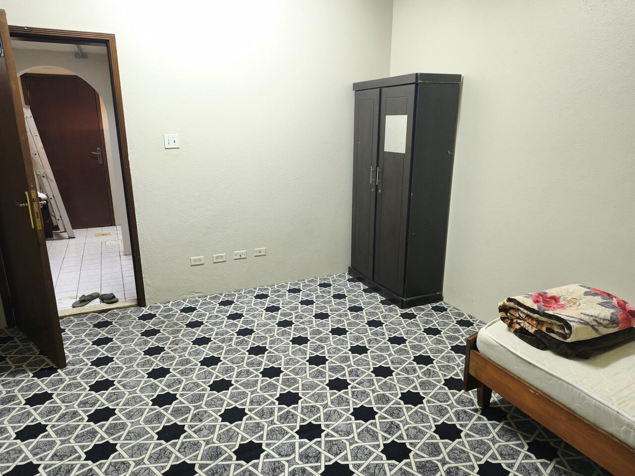 Jubail, Apartments, Flats, Houses & Villas, SAR 1000/month,  One Furnished Room With Attached Bathroom For Executive Bachelor Near Indian School