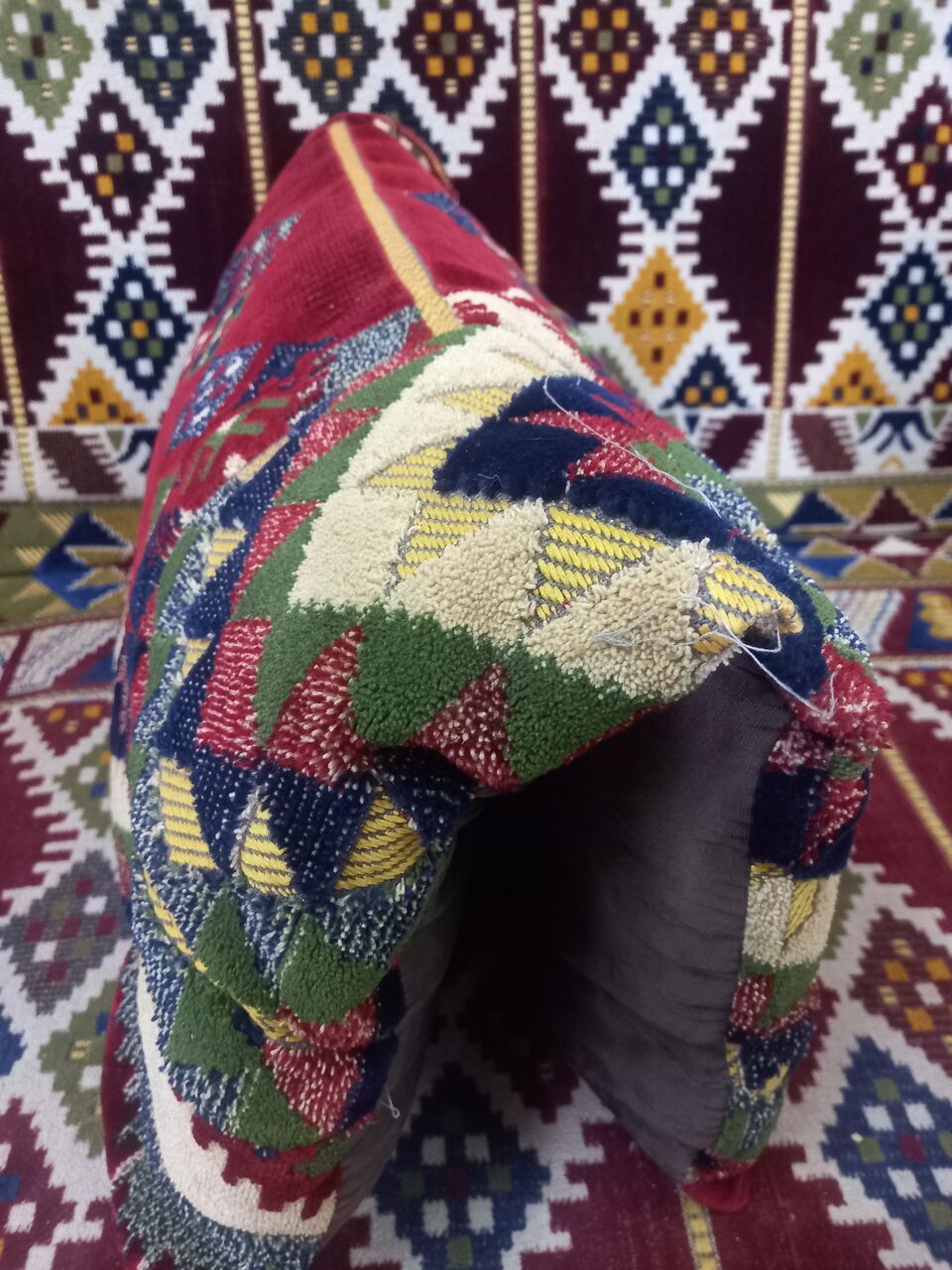 Riyadh, Household Items, SAR 30,  Majlis Hand Rest And Folding Pillow