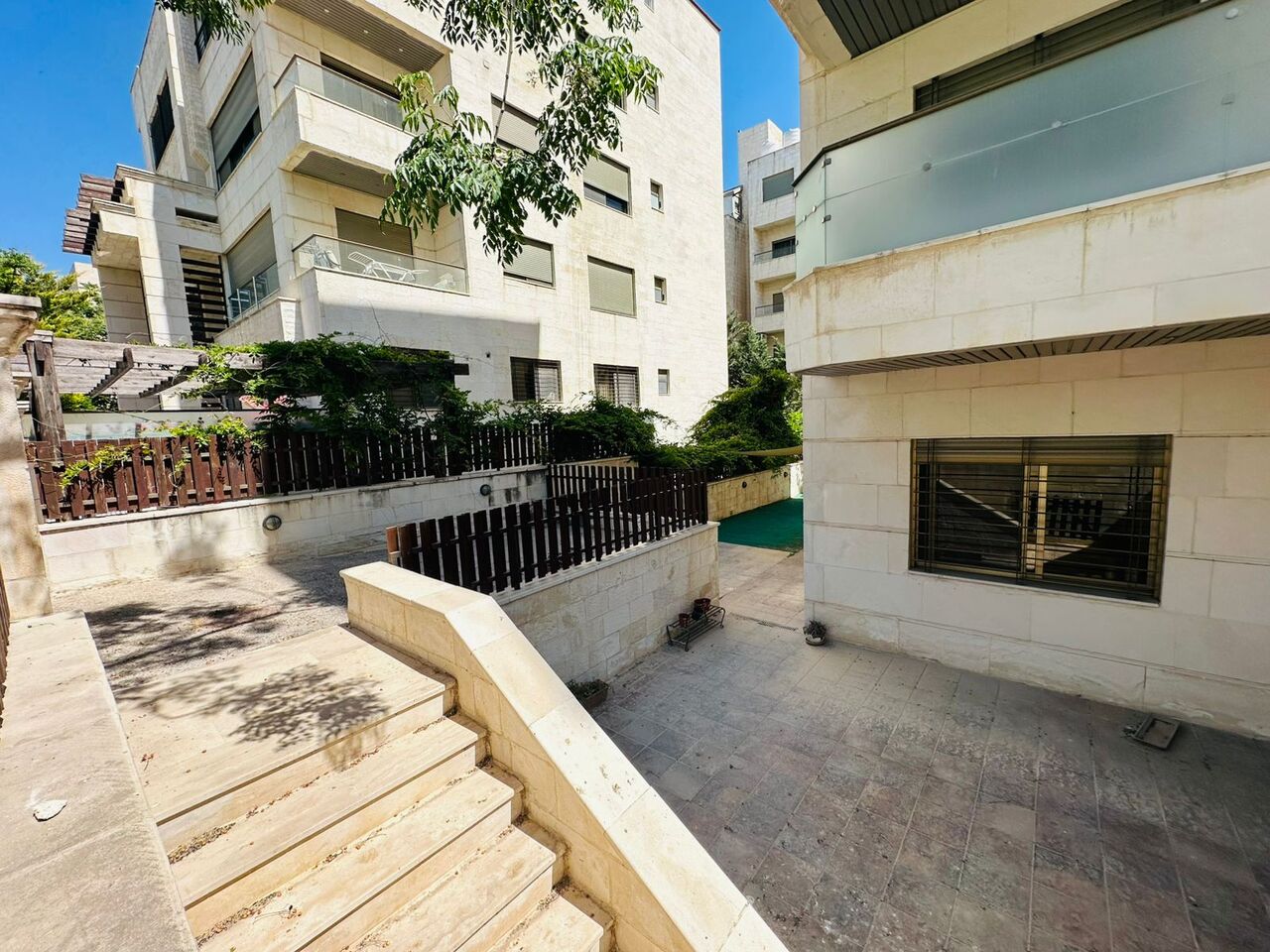 Abdoun, Apartments, Flats, Houses & Villas, JOD 16000/year,  3 BR,  200 Sq. Meter,  Apartment For Rent In Abdoun
