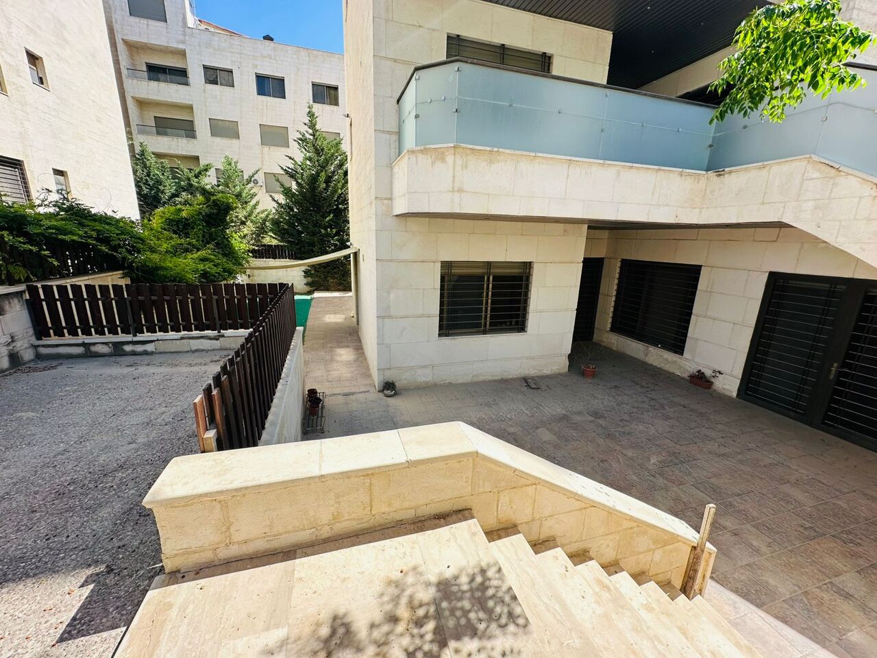 Abdoun, Apartments, Flats, Houses & Villas, JOD 16000/year,  3 BR,  200 Sq. Meter,  Apartment For Rent In Abdoun