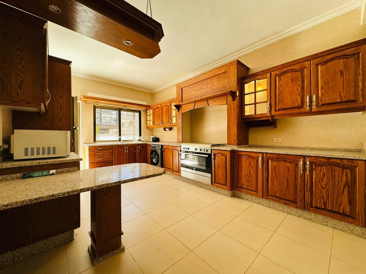 Abdoun, Apartments, Flats, Houses & Villas, JOD 15000/year,  Furnished,  3 BR,  190 Sq. Meter,  Ground Floor Apartment For Rent