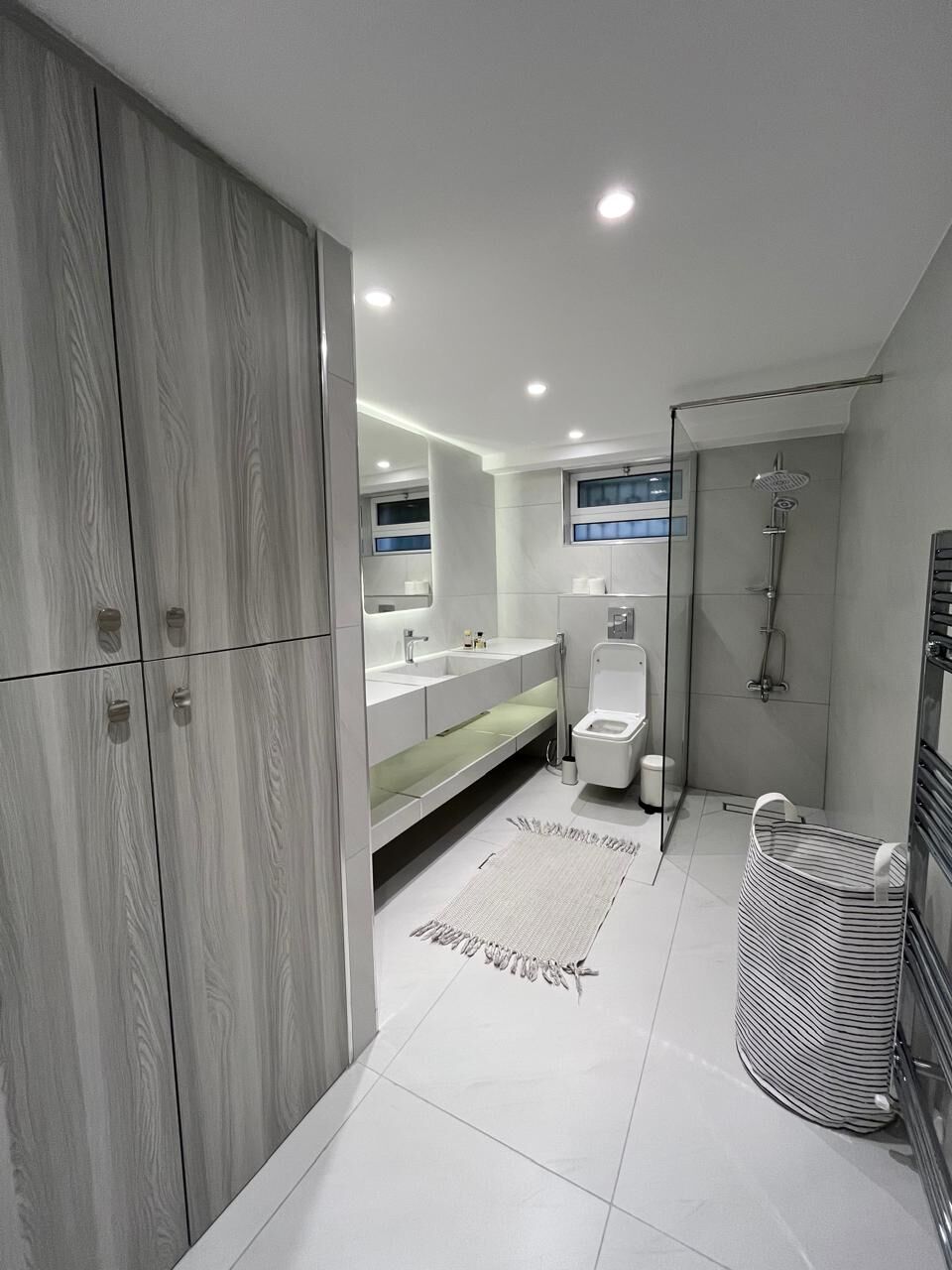 Amman, Apts/Flats Wanted, JOD 12000/year,  Furnished,  1 BR,  4 Sq. Meter,  4th Circle. Where Comfort Meets City Living. ✨