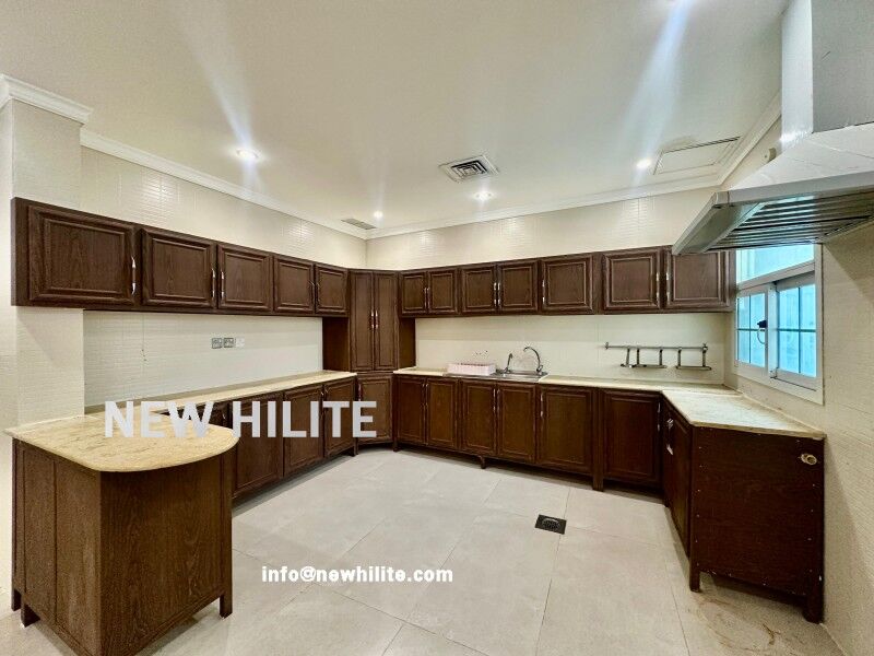 Kuwait City, Villas, KWD 750,  Renovated 3BR Floor For Rent In Al-Qurain