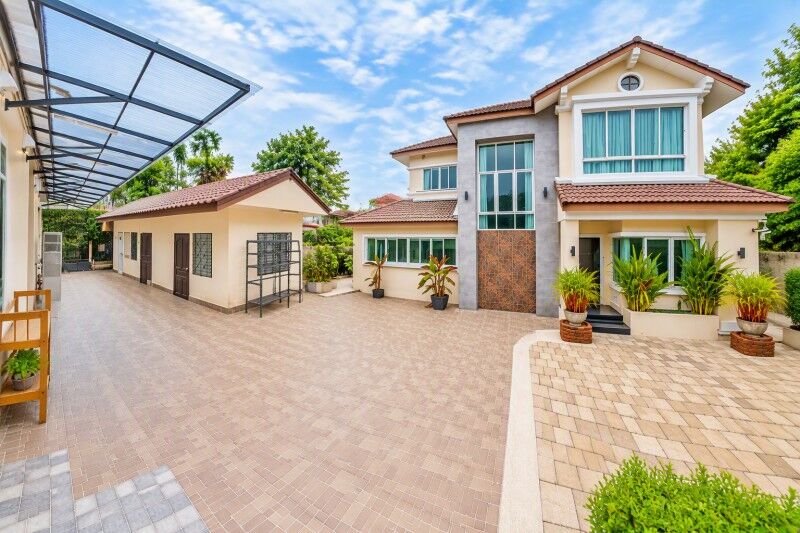 Bangkok, Villas, THB 49998,  184 Sq. Feet,  ติดถนน แฟชั่นให้เช่าคฤหาสน์ 3หลัง 4-7น