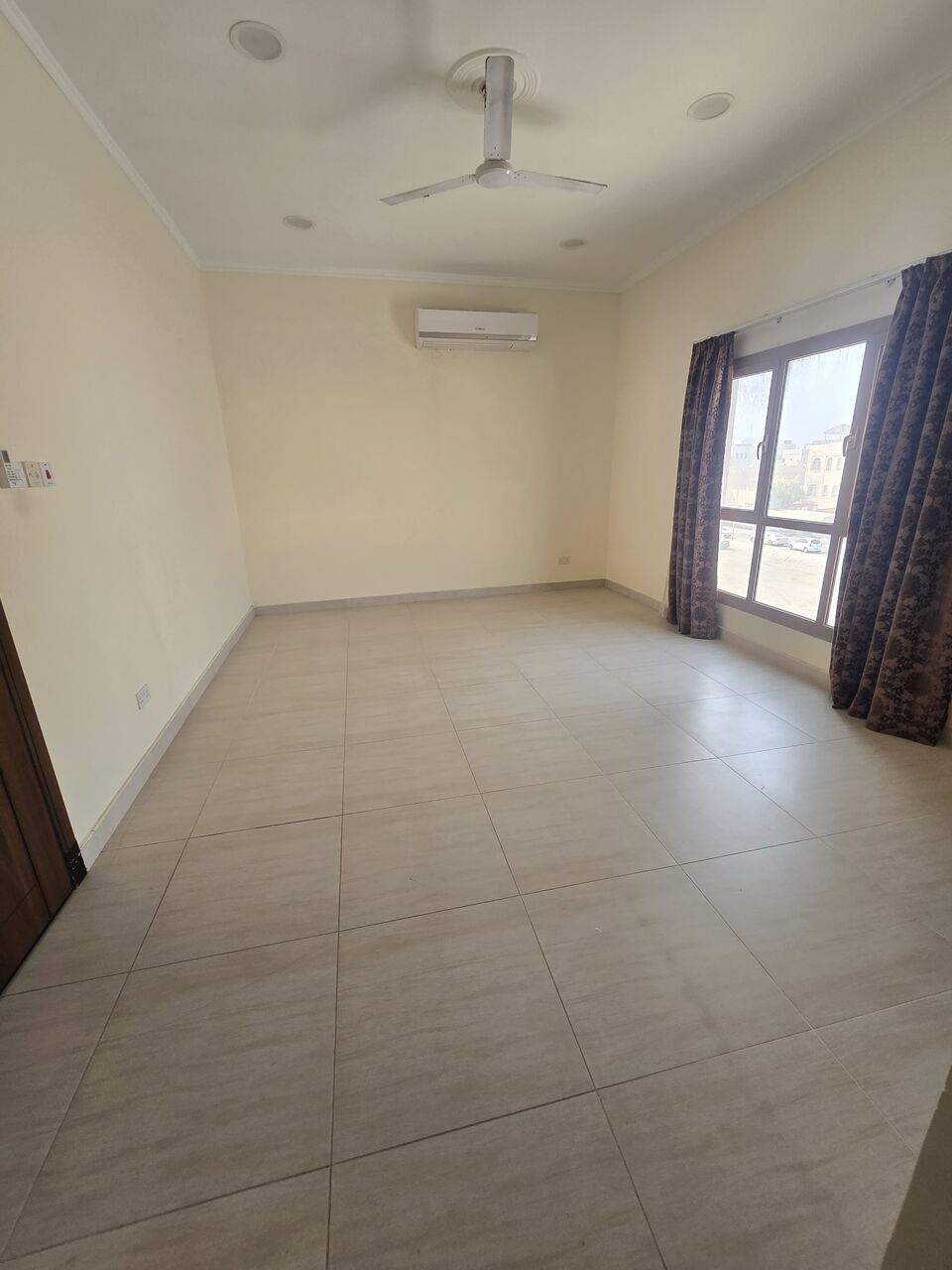 Hidd, Apartments, Flats, Houses & Villas, BHD 250,  3 BR,  Flat For Rent In Hidd With AC