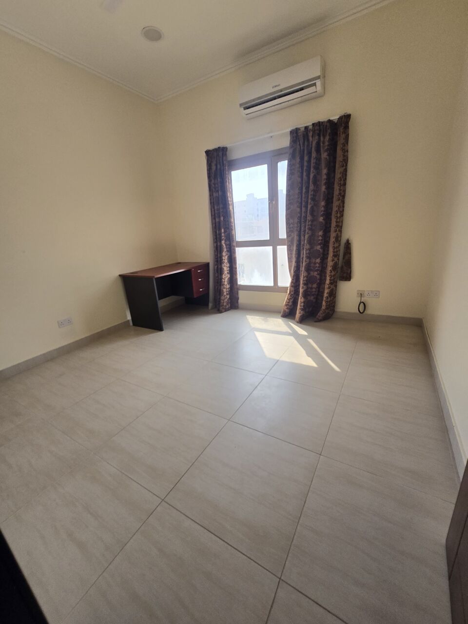 Hidd, Apartments, Flats, Houses & Villas, BHD 250,  3 BR,  Flat For Rent In Hidd With AC