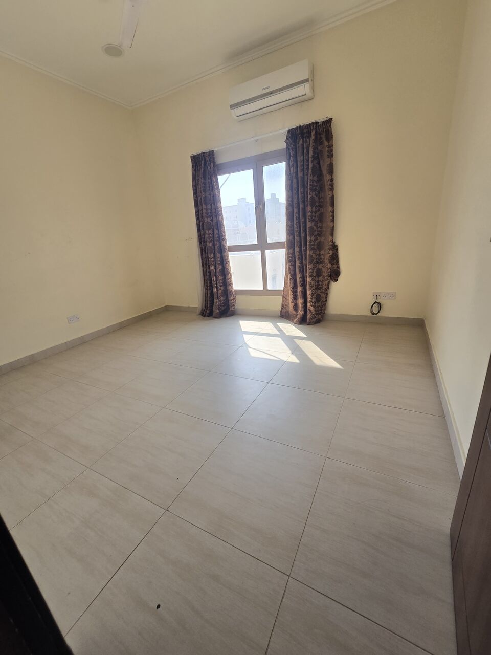 Hidd, Apartments, Flats, Houses & Villas, BHD 250,  3 BR,  Flat For Rent In Hidd With AC