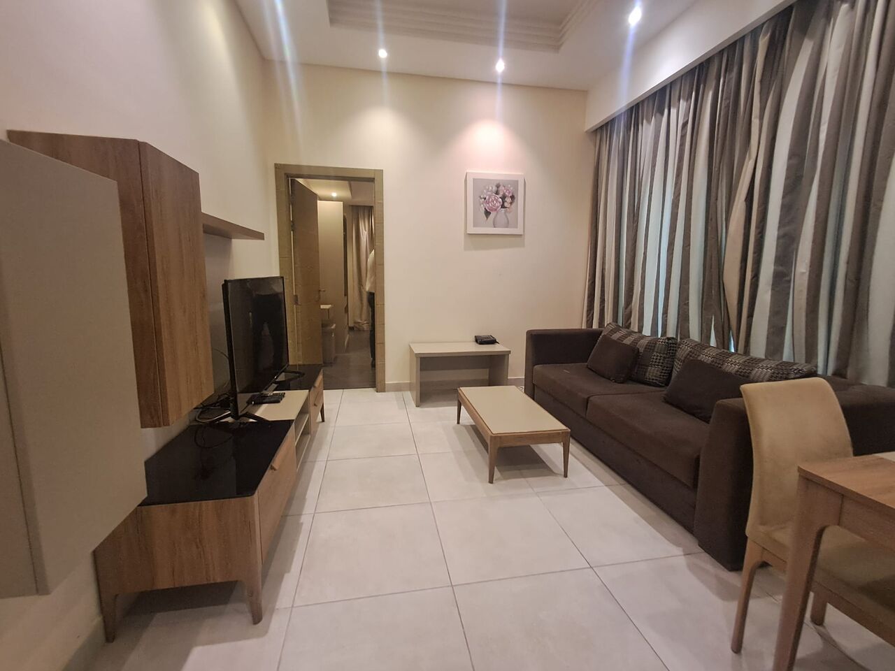 Juffair, Apartments, Flats, Houses & Villas, BHD 300/month,  Furnished,  1 BR,  Fully Furnished 1 BHK Flat For Rent In Juffair