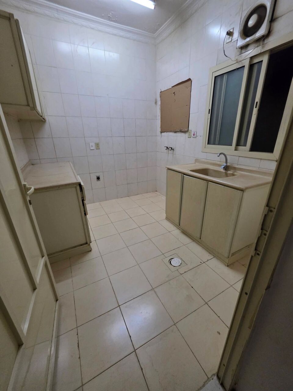 Thuqbah, Apartments, Flats, Houses & Villas, 2 BR,  FAMILY APARTMENT FOR RENT Layout: 2 Bedrooms + Living Room + 2 Bathrooms + Kitchen 🏢 Read