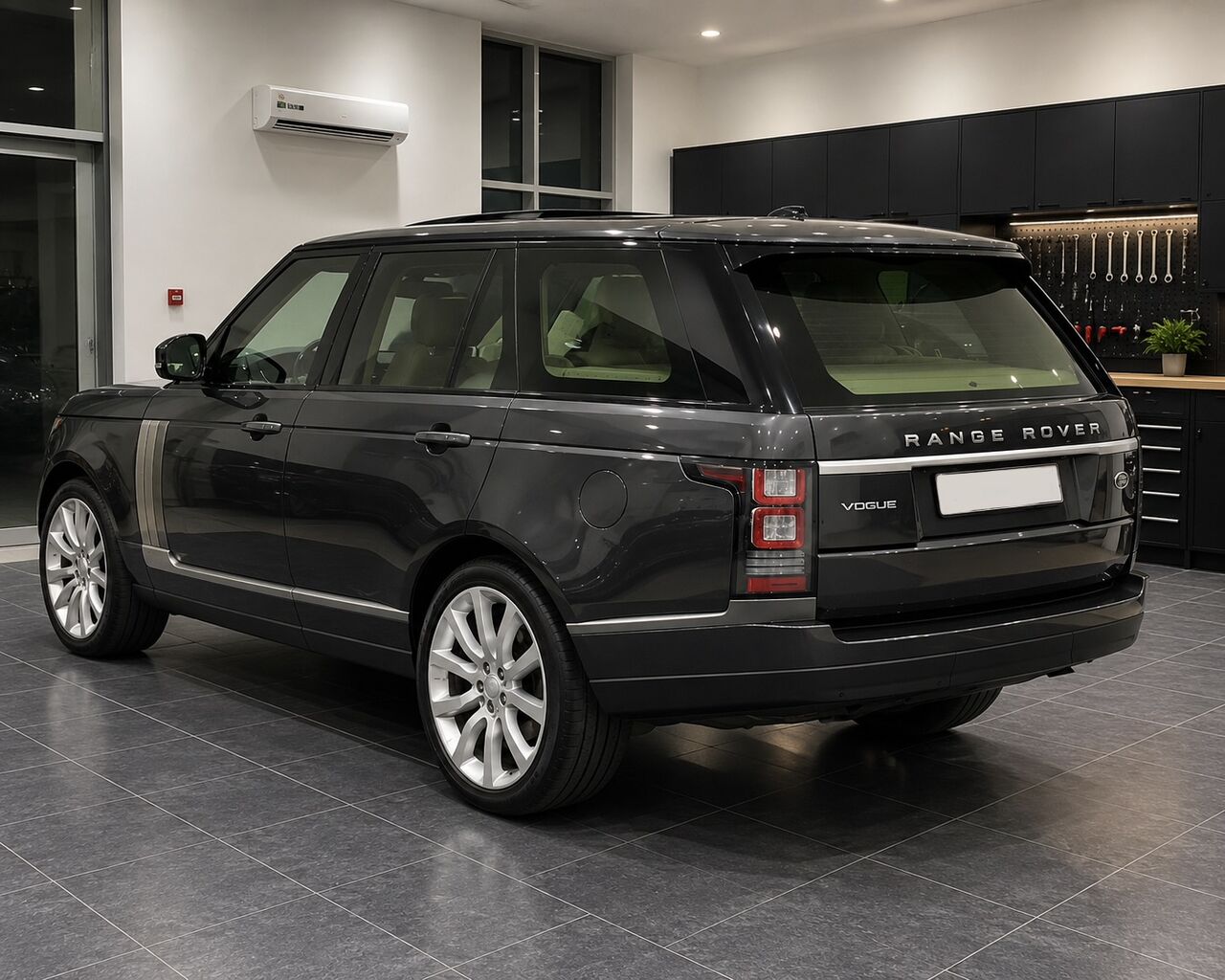 Manama, Vehicles, Cars & Trucks , BHD 14500,  Land Rover Range Rover,  2016,  Automatic,  143000 KM,  Range Rover Vogue V8