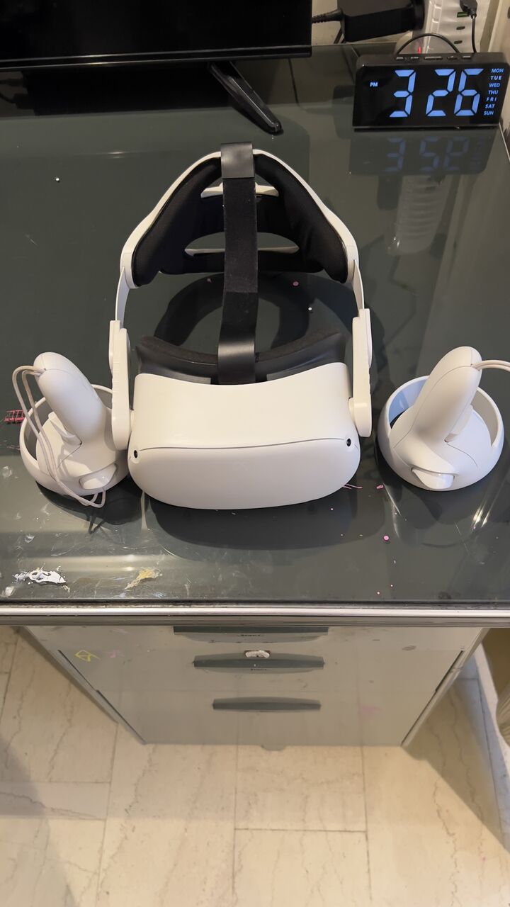 Jeddah, Computers, SAR 1500,  Apple Watch11and Meta VR For Sale