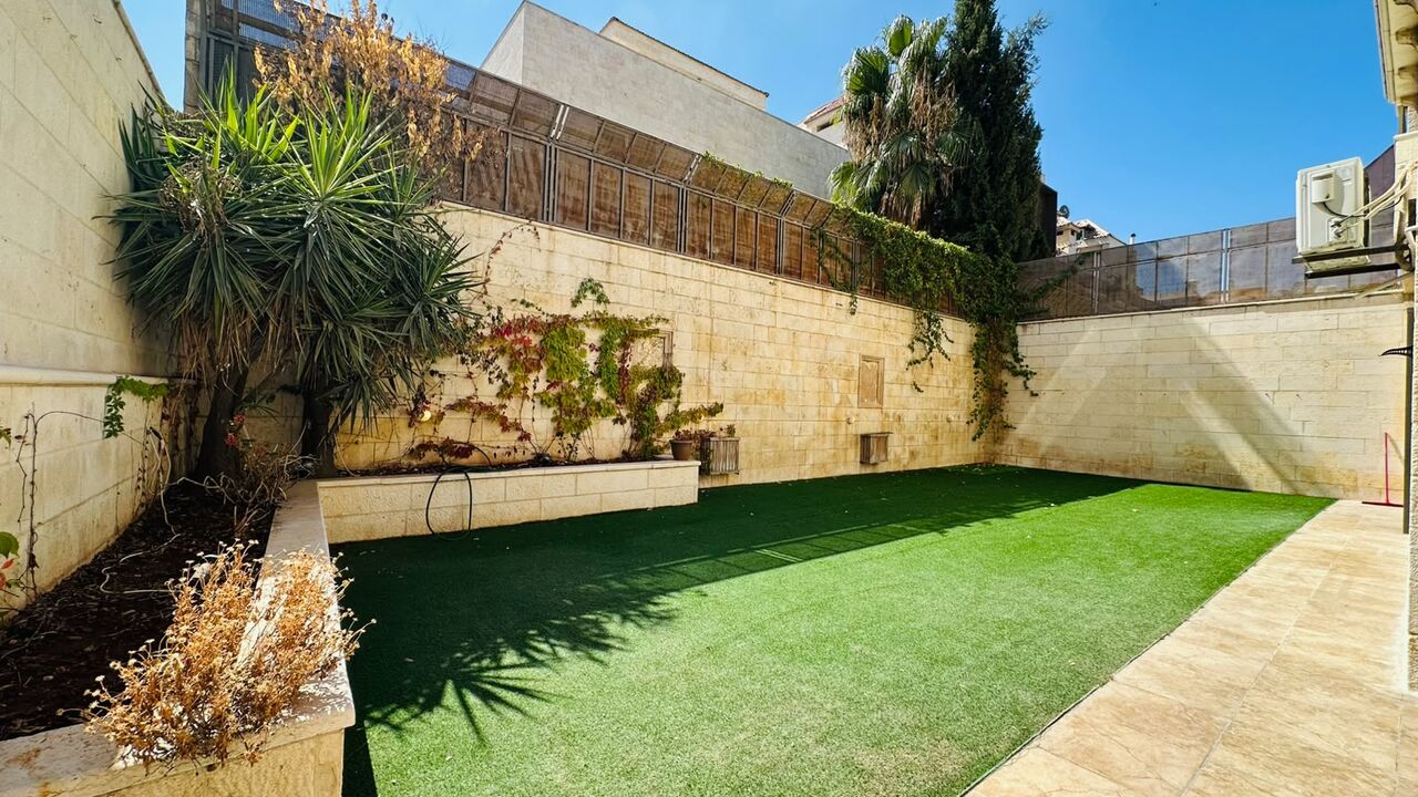 Abdoun, Apartments, Flats, Houses & Villas, JOD 25000/year,  4 BR,  280 Sq. Meter,  Apartments For Rent