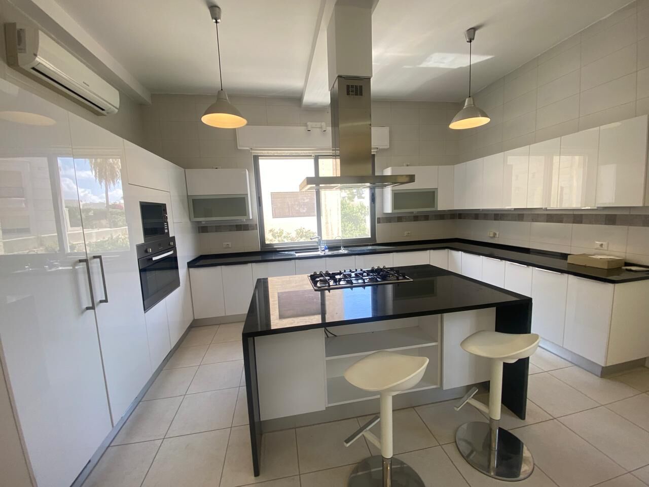 Abdoun, Apartments, Flats, Houses & Villas, JOD 25000/year,  4 BR,  300 Sq. Meter,  Duplex Apartment For Rent