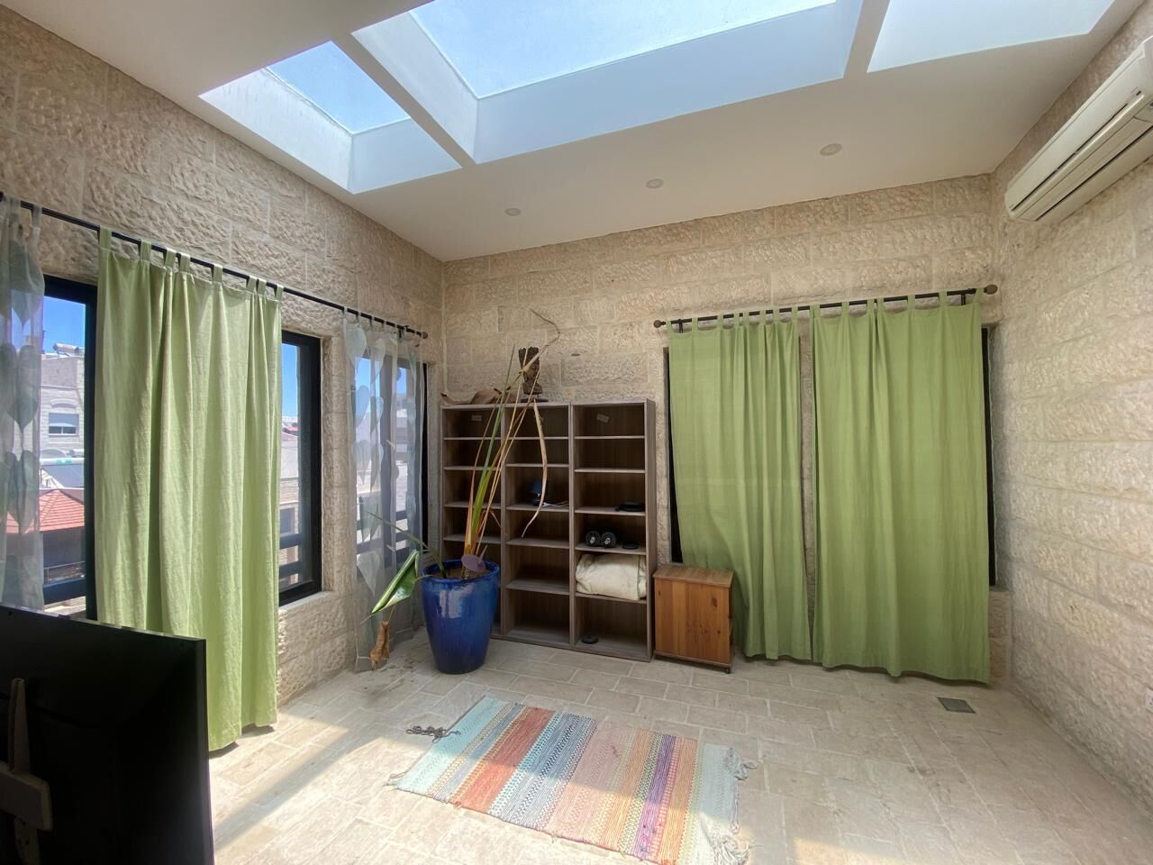 Abdoun, Apartments, Flats, Houses & Villas, JOD 20000/year,  Furnished,  3 BR,  260 Sq. Meter,  Furnished Rooftop For Rent In Abdoun