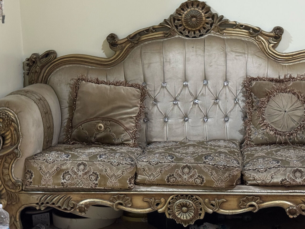 Jubail, Furniture, SAR 450,  7 Seater Royal Sofa Set In Good Condition . Whatsapp Num 548471728.
