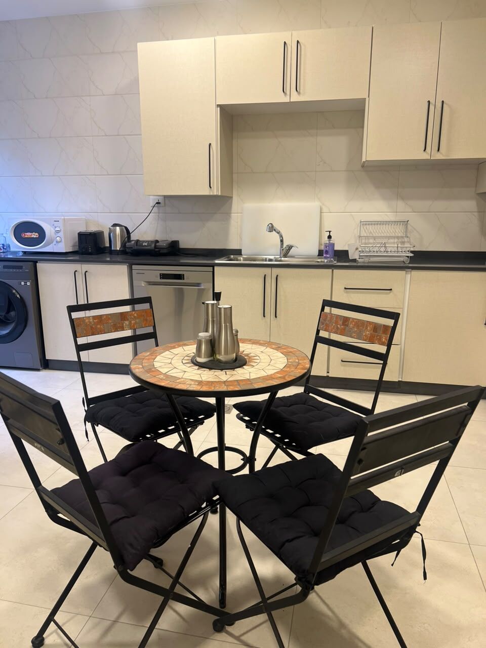 Amman, Apartments, Flats, Houses & Villas, JOD 19000/year,  Furnished,  3 BR,  220 Sq. Meter,  Furnished Apartment For Rent