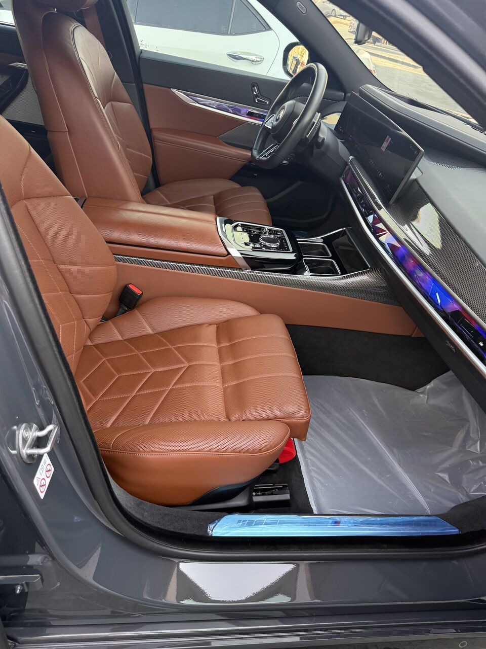 Riyadh, Vehicles, Cars & Trucks , SAR 365000,  Bmw 735,  2024,  Automatic,  27286 KM,  Excellent Condition, I V6 -