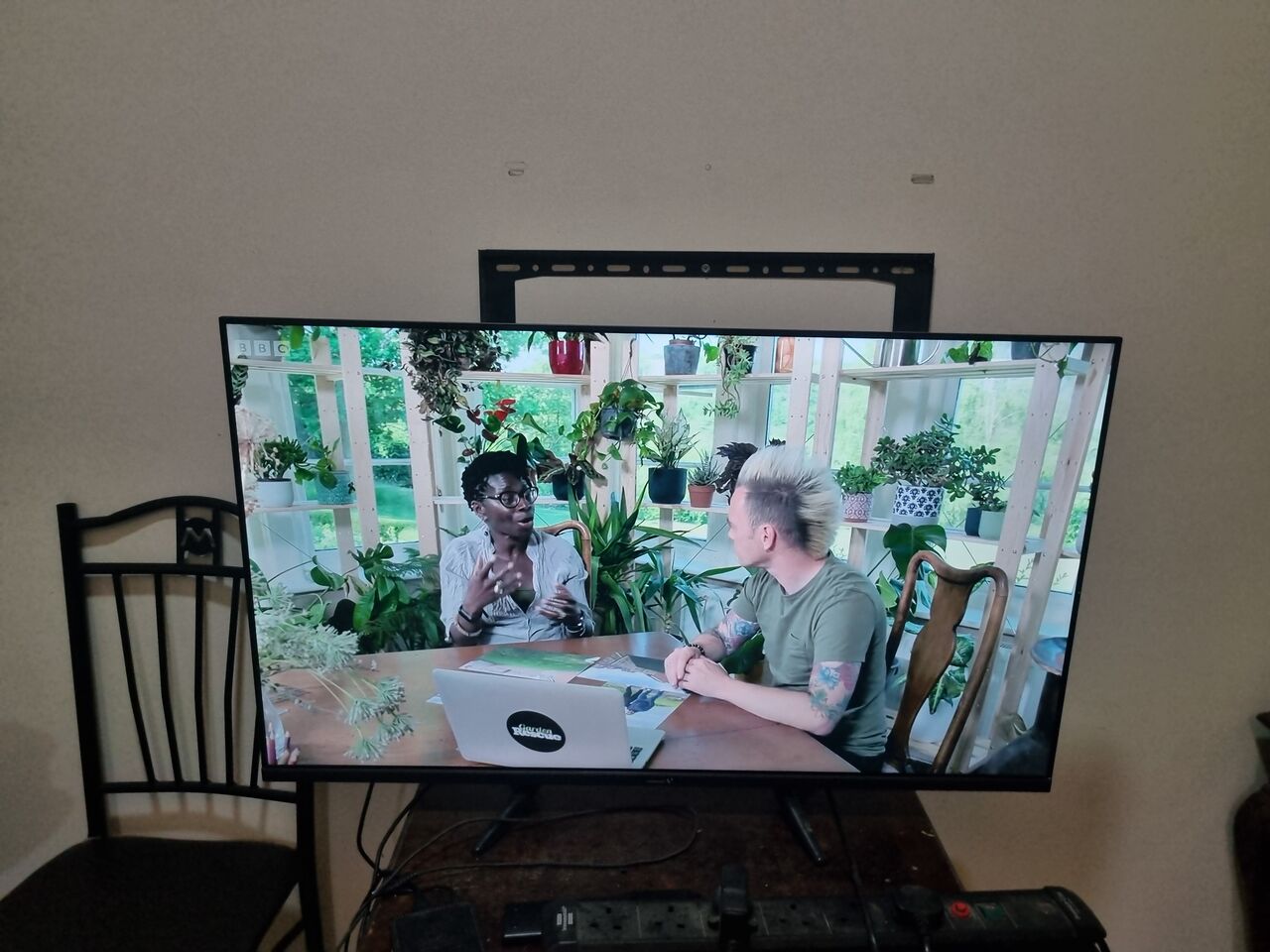 Al Thuqbah, Appliances, SAR 400,  Videocon 43" Full HD LED Android Smart TV For Sale- 1 Year Old
