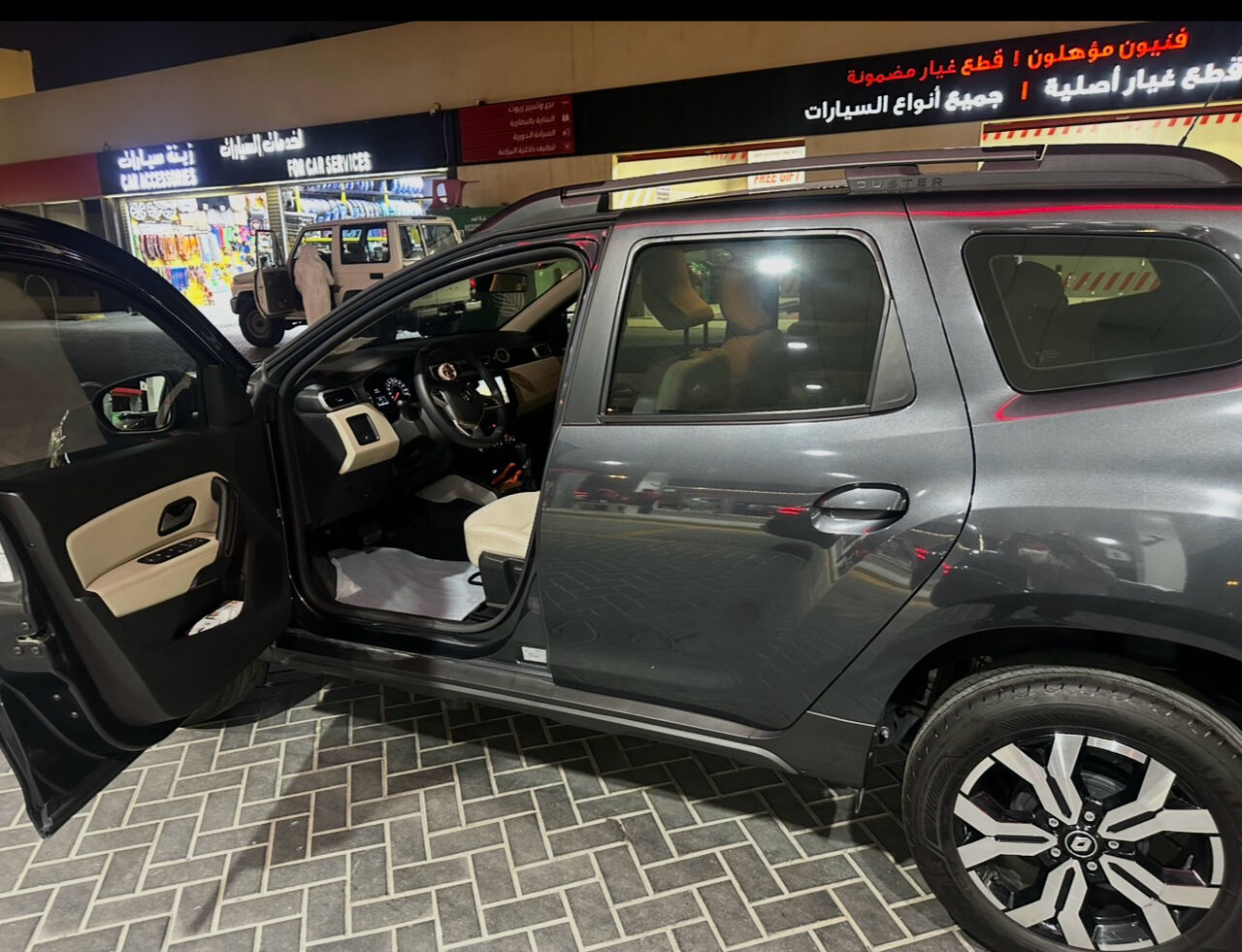 Riyadh, Vehicles, Cars & Trucks , SAR 47500,  Renault,  2024,  Automatic,  10000 KM,   Duster - Low Mileage - Very Clean