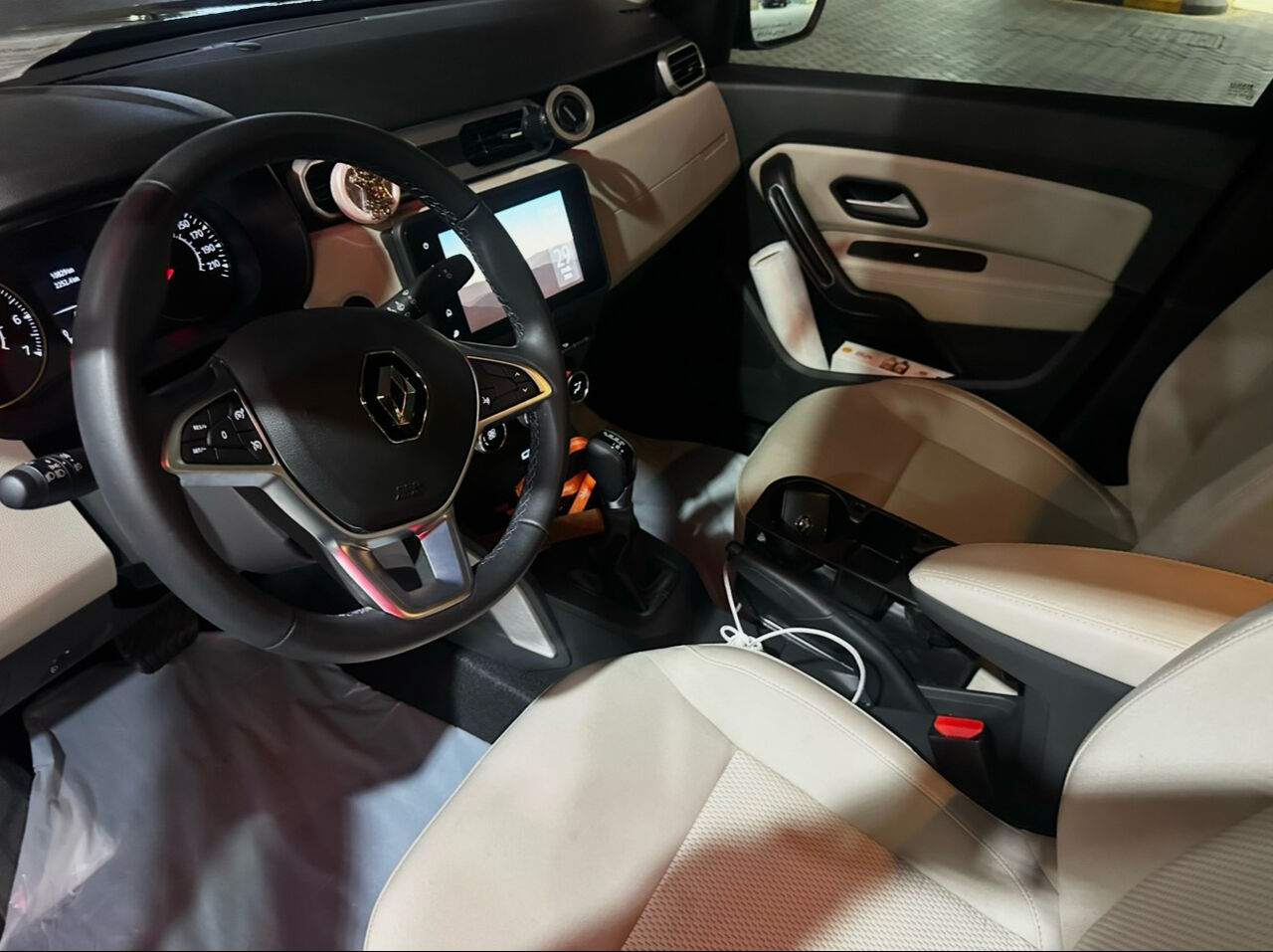 Riyadh, Vehicles, Cars & Trucks , SAR 47500,  Renault,  2024,  Automatic,  10000 KM,   Duster - Low Mileage - Very Clean