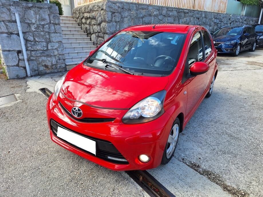 Paris, Vehicles, Cars & Trucks , EUR 1250,  Toyota Aygo 1.0 VVT-i Go Automatique,  2013,  Automatic,  150000 KM,