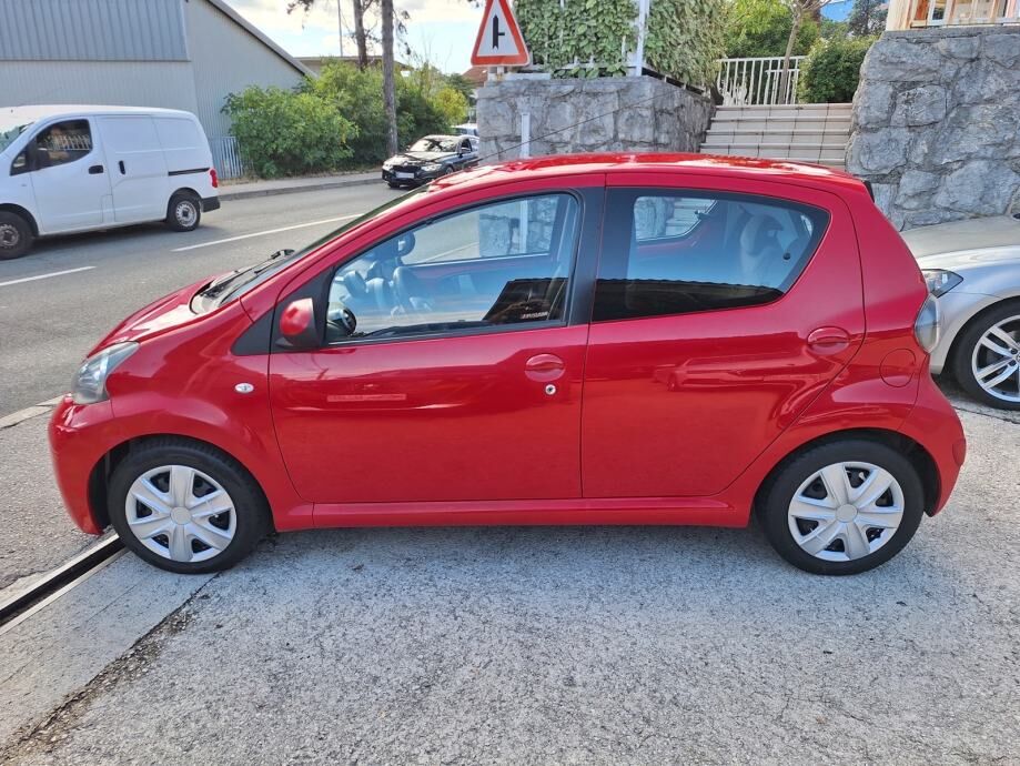 Paris, Vehicles, Cars & Trucks , EUR 1250,  Toyota Aygo 1.0 VVT-i Go Automatique,  2013,  Automatic,  150000 KM,