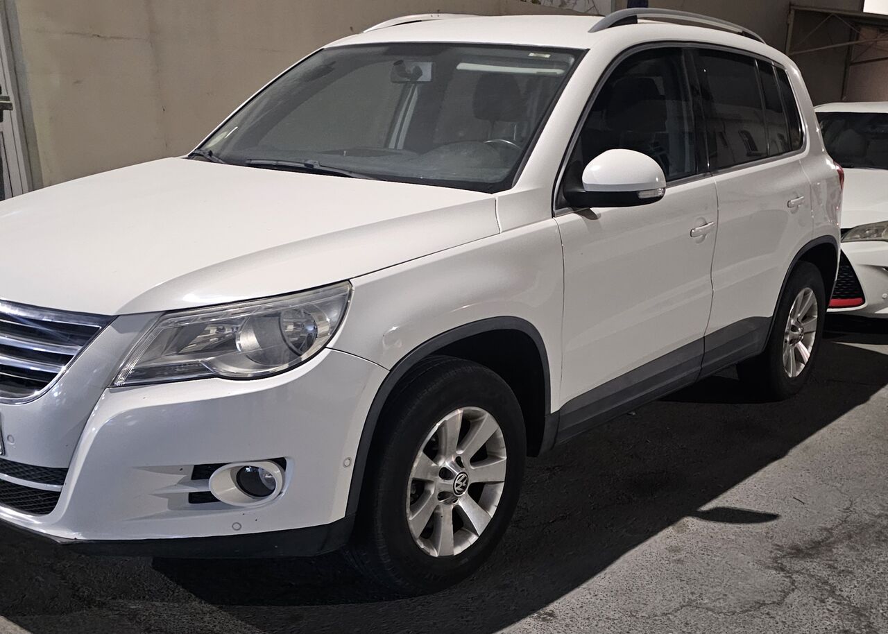 Manama, Vehicles, Cars & Trucks , BHD 1350,  Volkswagen Tiguan,  2012,  Automatic,  10000 KM,  Urgent Sale Expat Leaving The Country